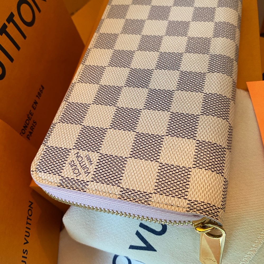 Louis Vuitton Zippy Wallet Damier Azur with Ballet Pink interior